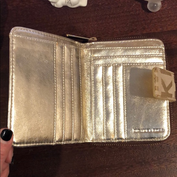 Michael Kors Zip Around Wallet - Picture 4 of 4